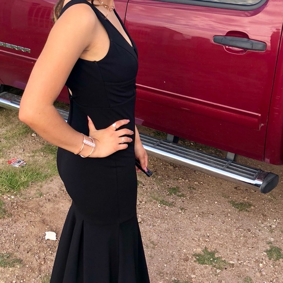 Long elegant/ Prom Dress - Picture 2 of 2